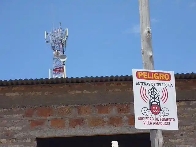 Bahía Blanca: Denuncia por antenas a metros de chicos con leucemia