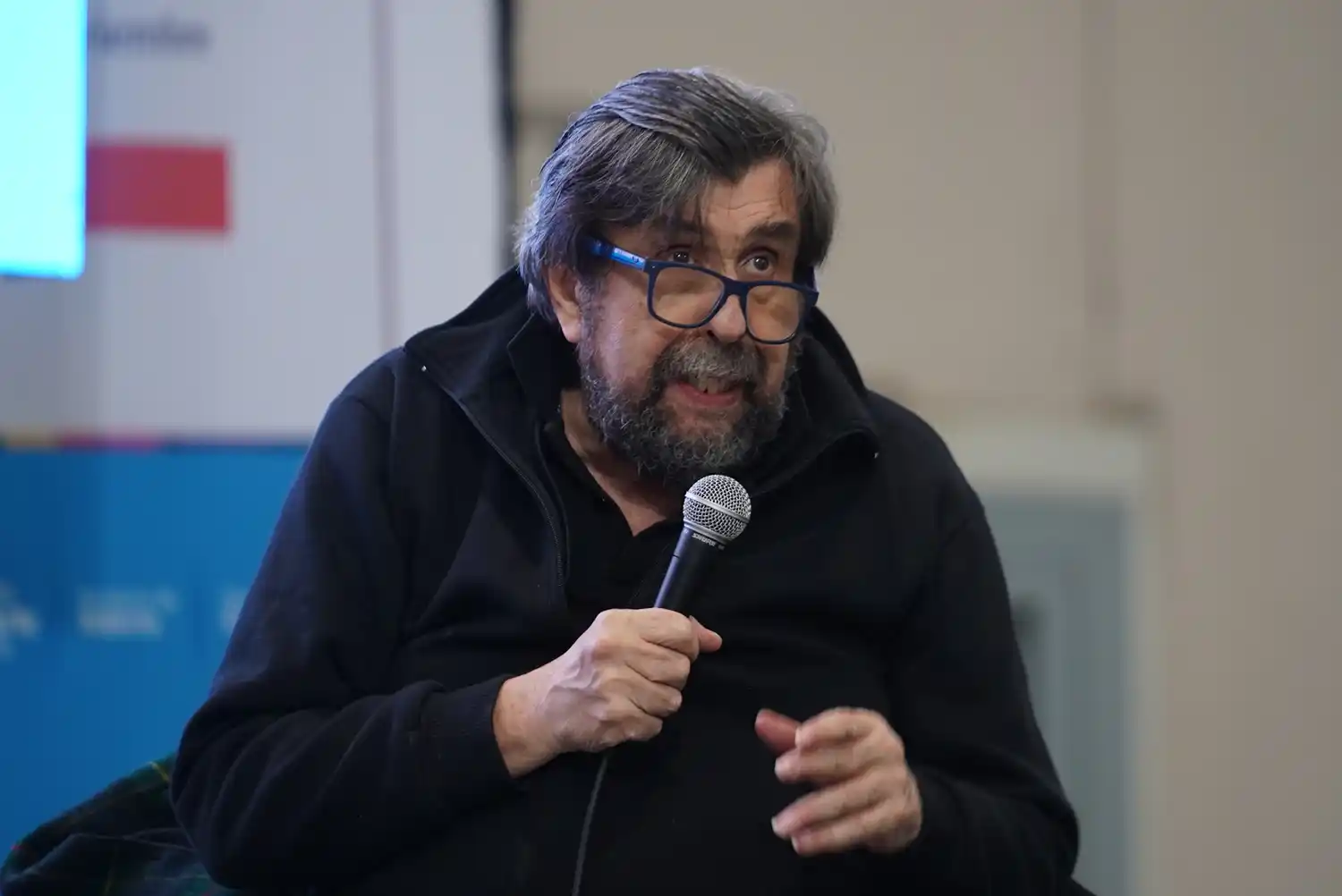 Alejandro Apo se presentó ayer en la Feria del Libro.