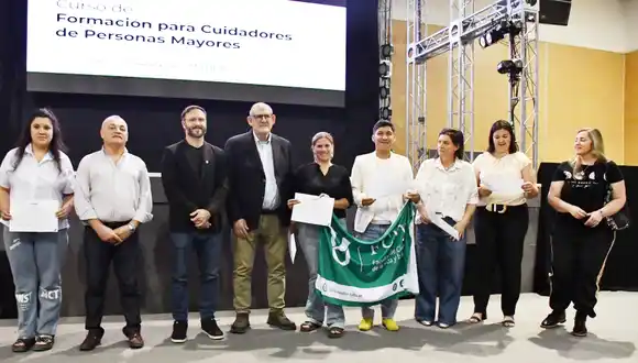 La municipalidad realizó la entrega de certificados a más de 350 participantes de cursos y programas de formación