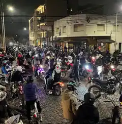 Caravana de motos y ruidos molestos: la despedida al joven fallecido en un choque