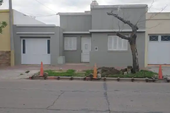 El Municipio repara cordón de avenida Brasil