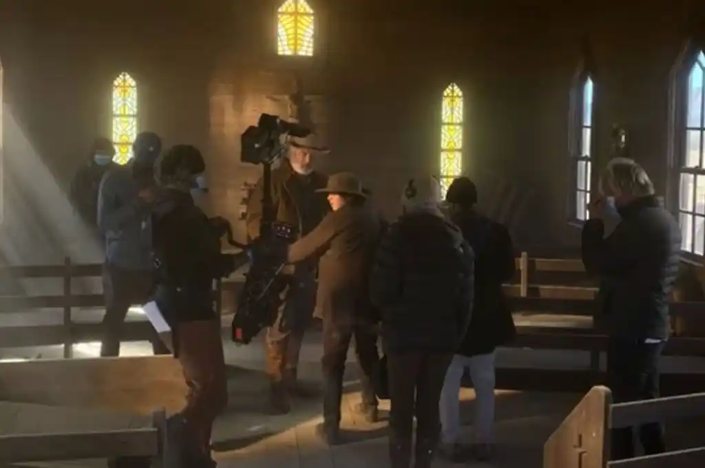 Alec Baldwin retomará la producción de “Rust” tras arreglar con la familia de Halyna Hutchins