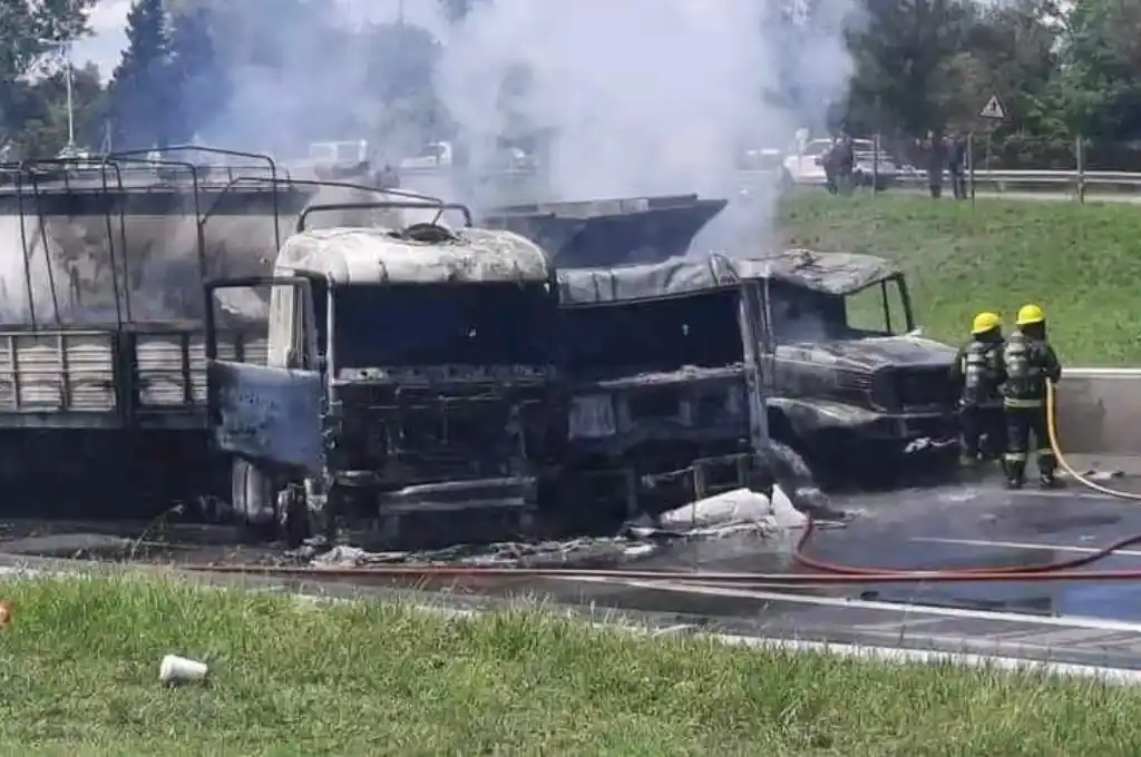 A pesar de la fuerte colisión, los tres choferes resultaron ilesos.