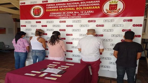 EN DÓLARES: detenidos cinco trabajadores de un hospital en Lara por vender cupos para vacunación