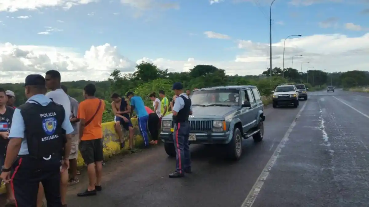 LE DISPARÓ CON UN ESCOPETÍN: detienen a un hombre que mató a su pareja y la lanzó al río Caroní  