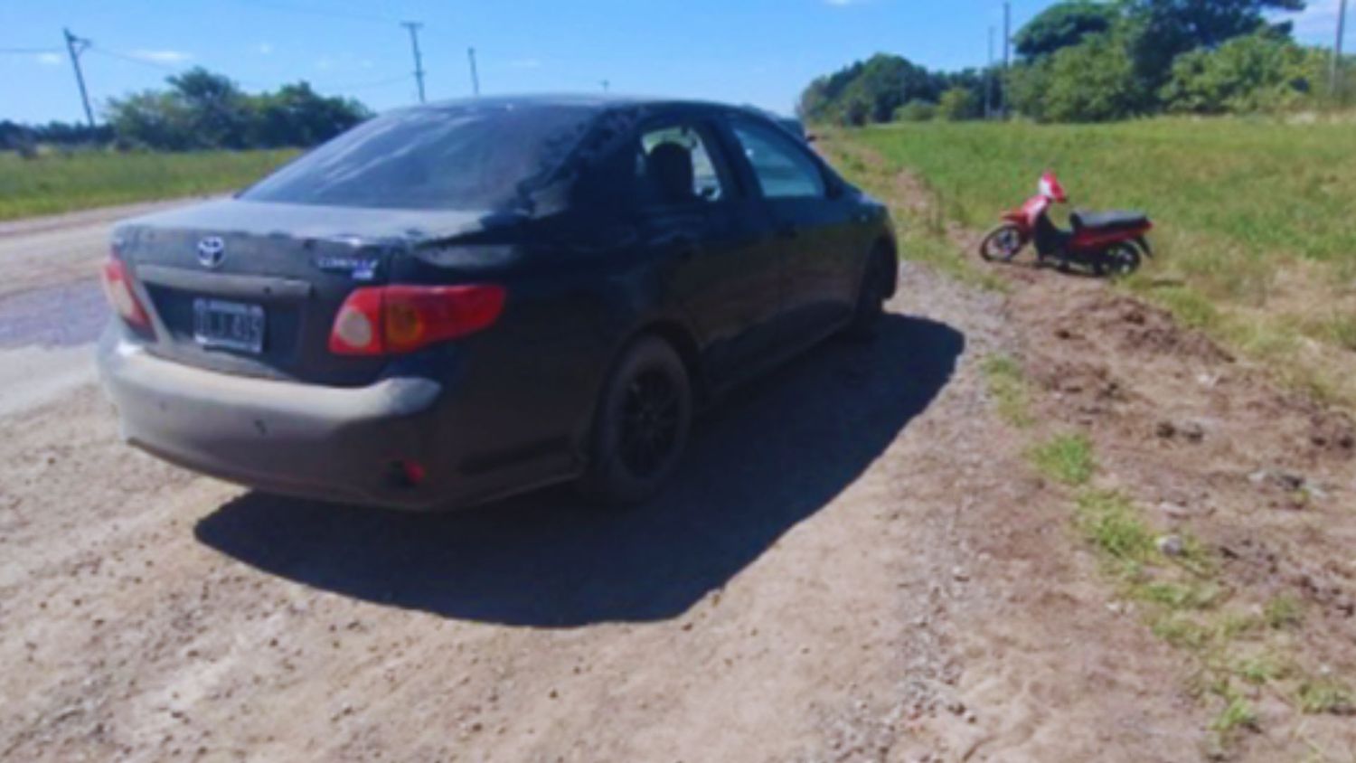 Ruta 1001: auto embistió a moto en la zona de repavimentación