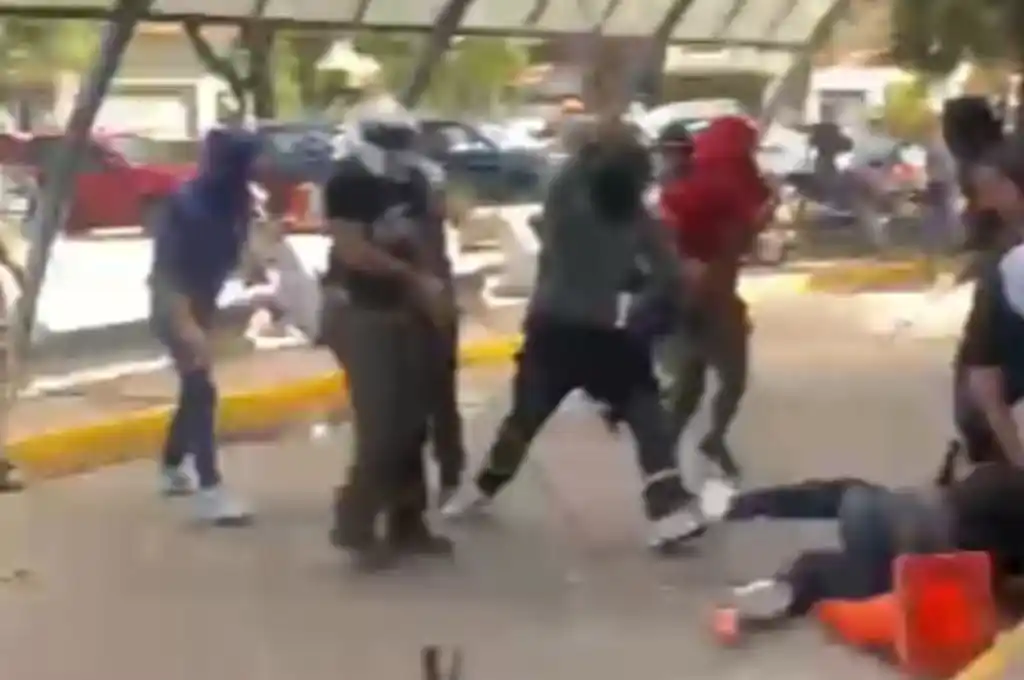 La pelea comenzó en un hospital.