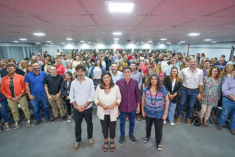 Clara García: "Queremos a los chicos en las escuelas y que los docentes puedan enseñar en condiciones"