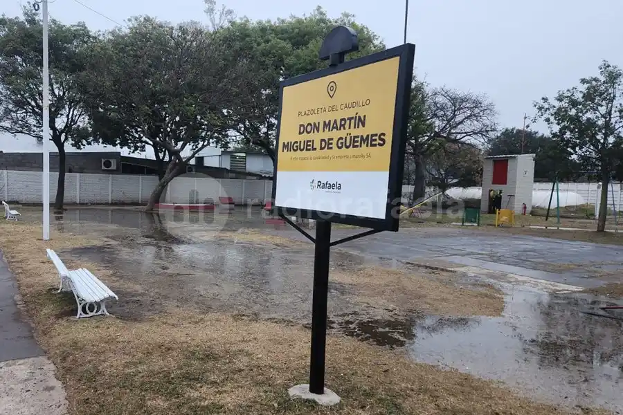 La plazoleta de barrio Güemes amaneció bajo agua, ¿por qué motivo?