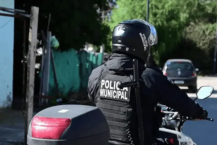 Morón creó su Policía Municipal por decreto y arde la interna: el sabbatellismo cuestionó sus facultades y cruzó a Ghi