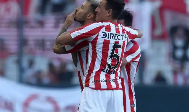 Un River con la cabeza en otro lado cayó ante Estudiantes y se alejó de la punta
