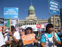 Docentes anunciaron dos paros nacionales y el Gobierno convocó a la Mesa del Salario