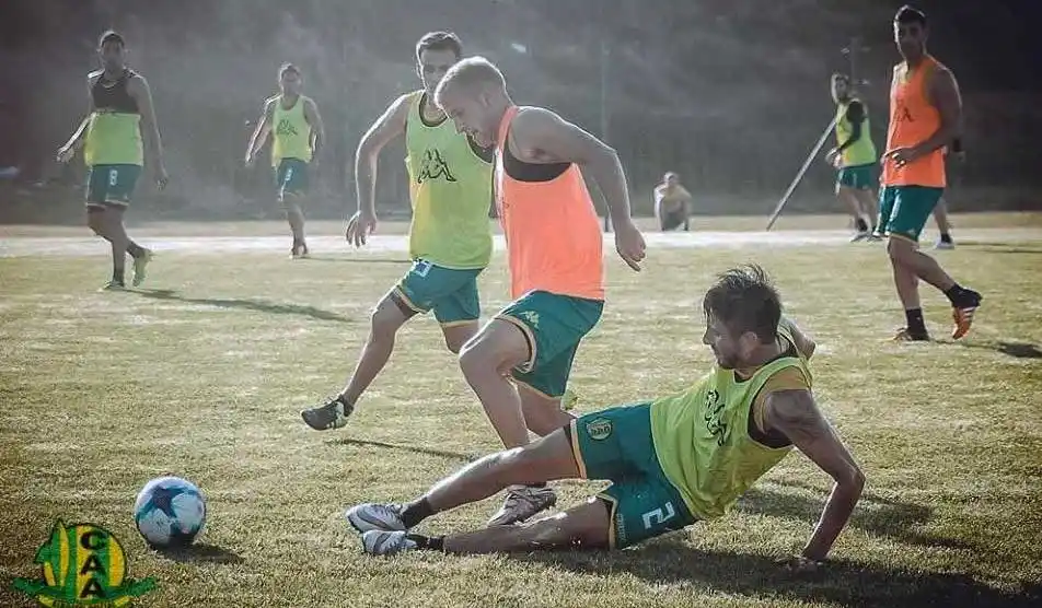 Aldosivi ensaya en el Minella