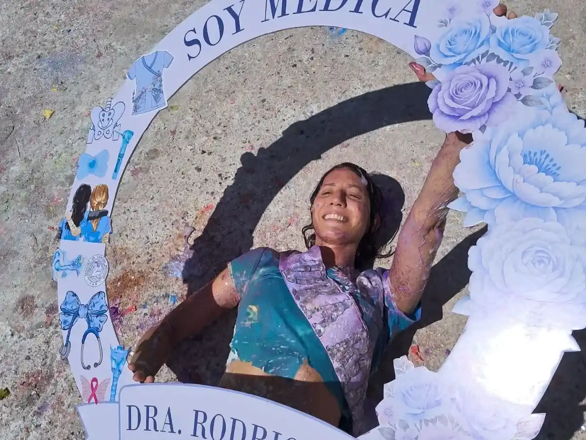 El día en que Ivana aprobó su última materia de Medicina en la Facultad.  Foto: Gentileza