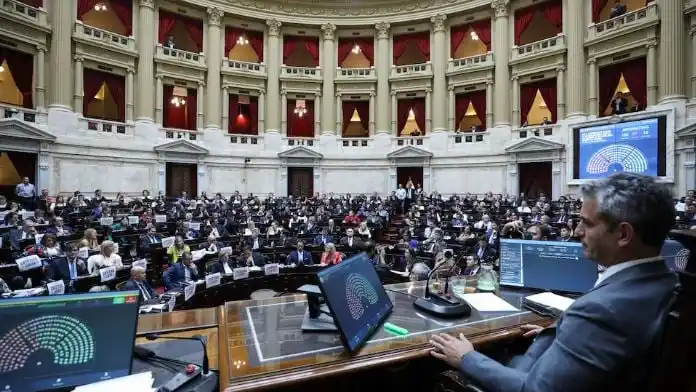 Insólito error bancario: la Cámara de Diputados depositó por error casi $700.000 a sus empleados