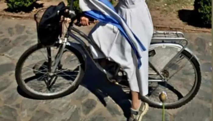 Le robaron la bici a una monja dentro del Hogar Gomendio
