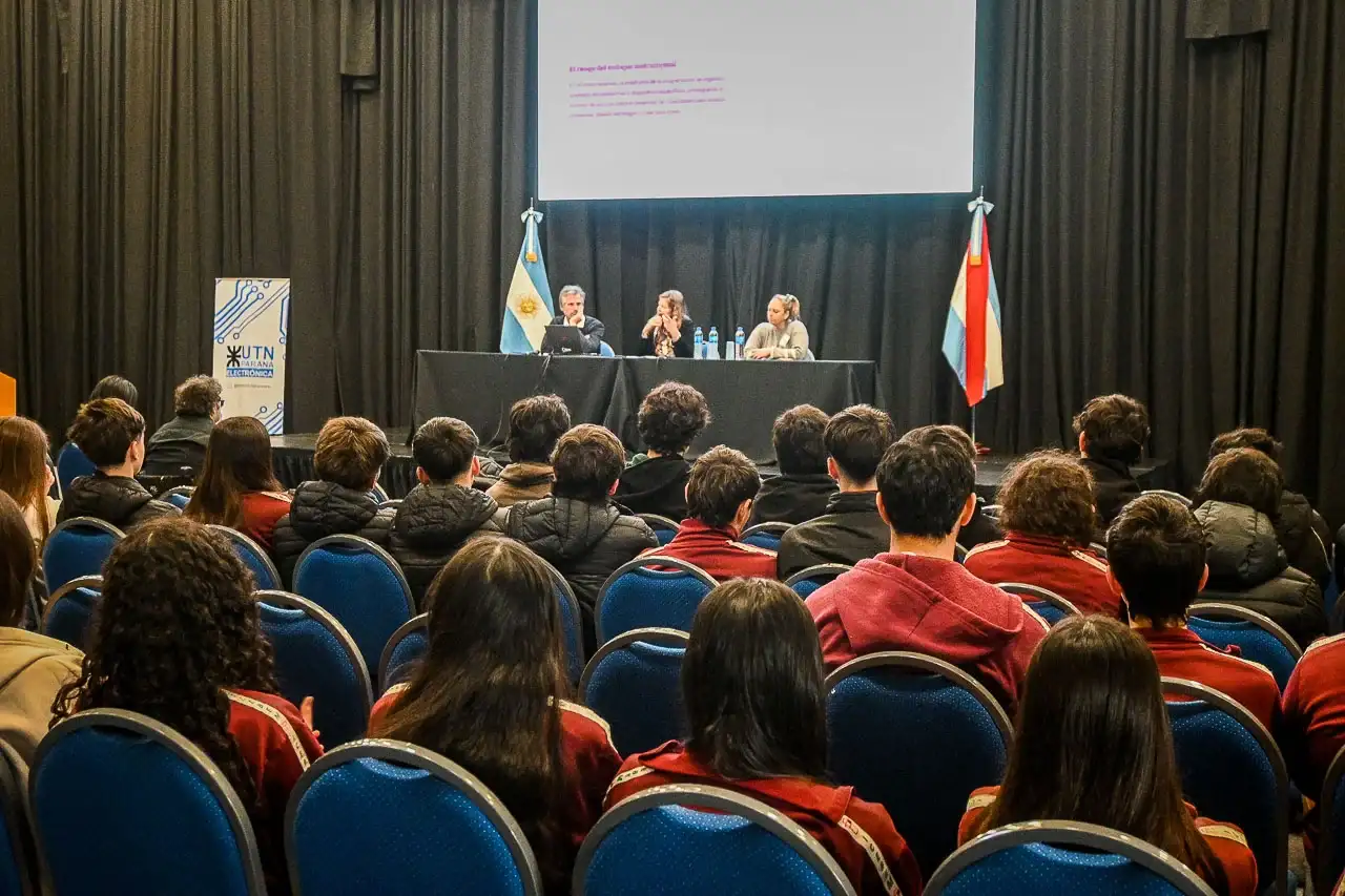Paraná llevó su propuesta de robótica y tecnología a un congreso nacional