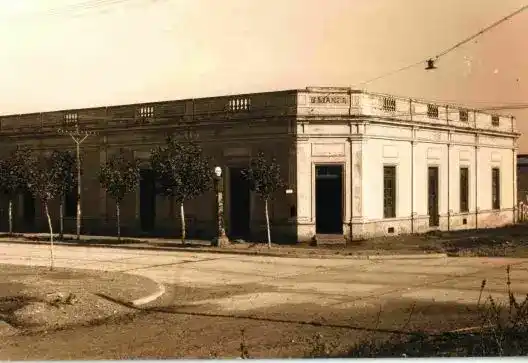 Primeros edificios de la localidad