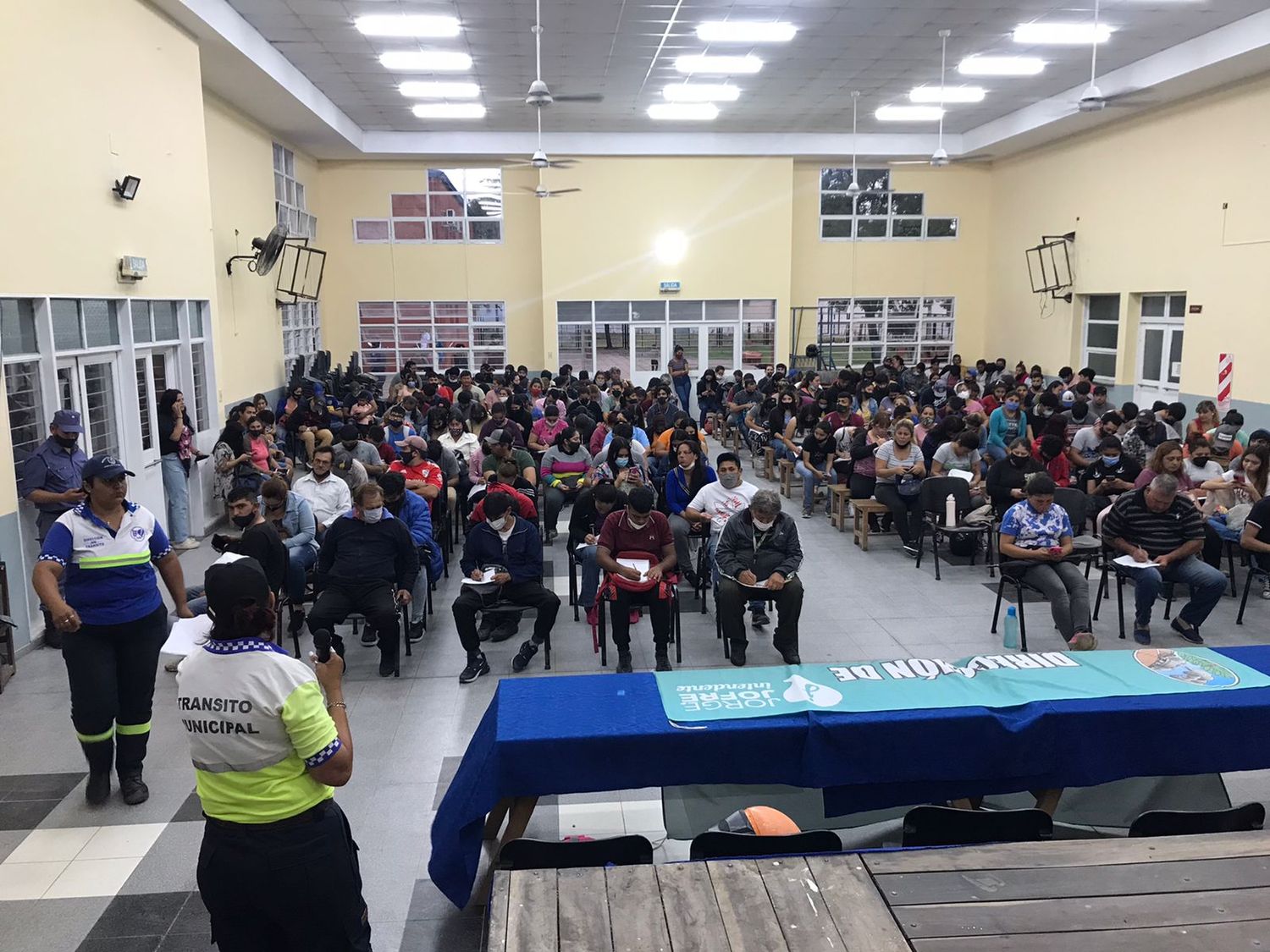 La Escuela de Conductores del Municipio brindó cursos de capacitación a vecinos del barrio Divino Niño