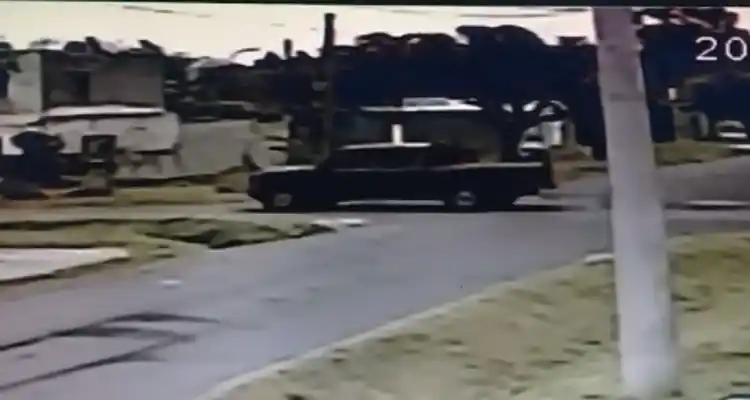 Buscan a la persona que conducía una “pick up de color oscuro” y chocó al motociclista que derivan a un centro de mayor complejidad