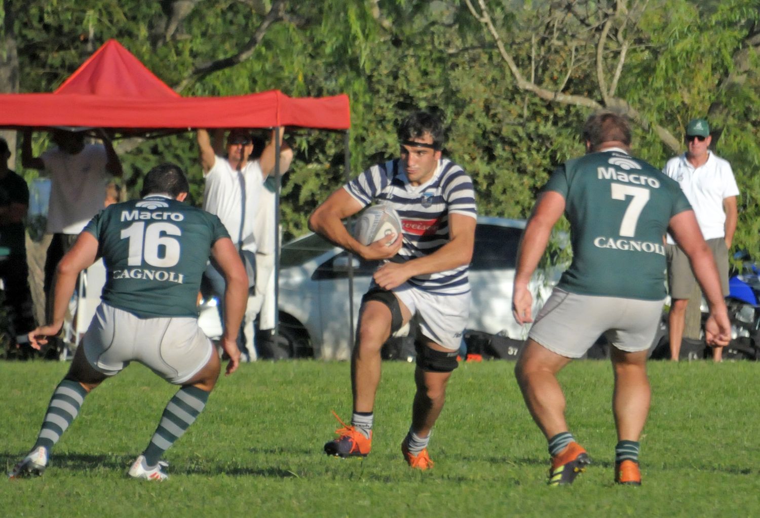 Los Cardos recibe a Los 50, en el arranque del certamen