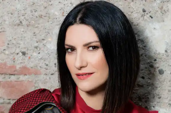 Laura Pausini criticó duramente los homenajes a Diego Maradona y lo calificó de “poco apreciable”