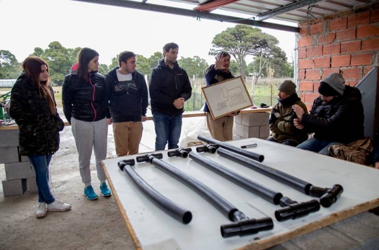 Presentaron un calefón solar para familias en situación de pobreza