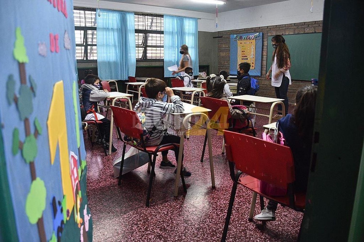 Justicia porteña ordenó garantizar clases presenciales y gremios docentes van al paro