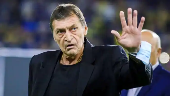 Falcioni, al cruce con Riquelme: “Nunca hice correr como un boludo a nadie”