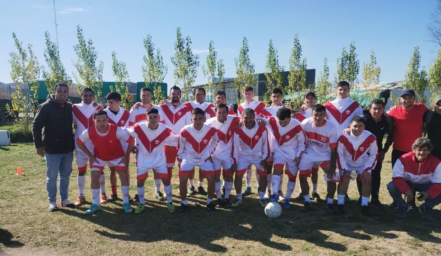 Quilmes ha sido siempre un gran animador de los torneos oficiales de la Liga Departamental de Fútbol. Este año peleó la clasificación al Petit Torneo Final con Barrio Norte, no se le dió al equipo del "Bolita" Baez pero el plantel cervecero como siempre puso en la cancha lo que hay que poner.