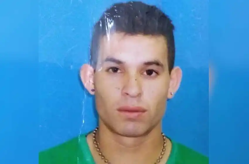 Piden colaboración para dar con el paradero de un joven desaparecido en Rosario