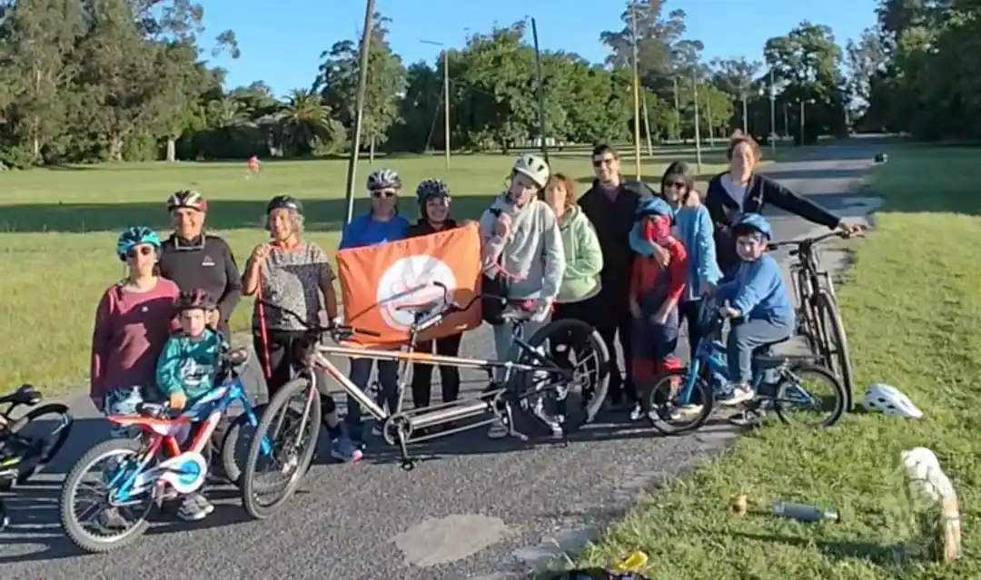 Promueven la inclusión en Chascomús a través del ciclismo en tándem