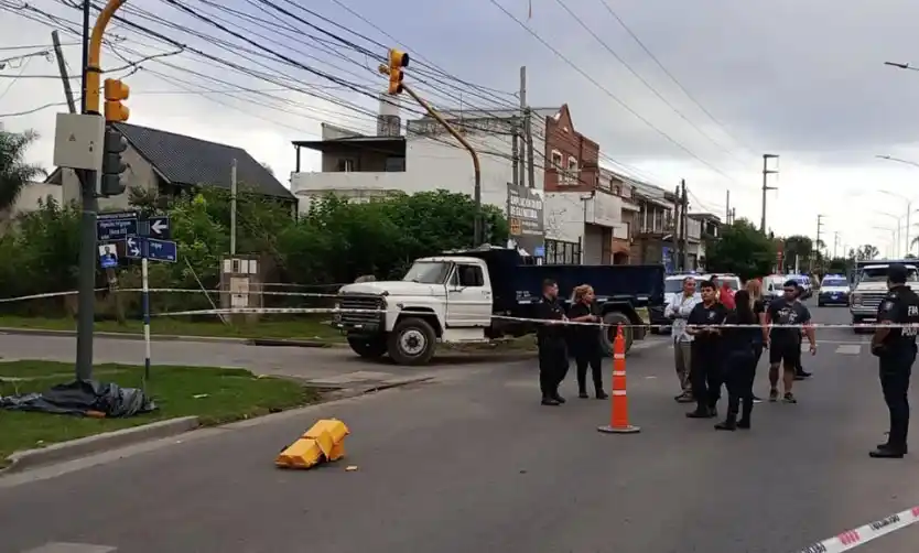Motociclista murió al ser atropellado en la Ruta 25