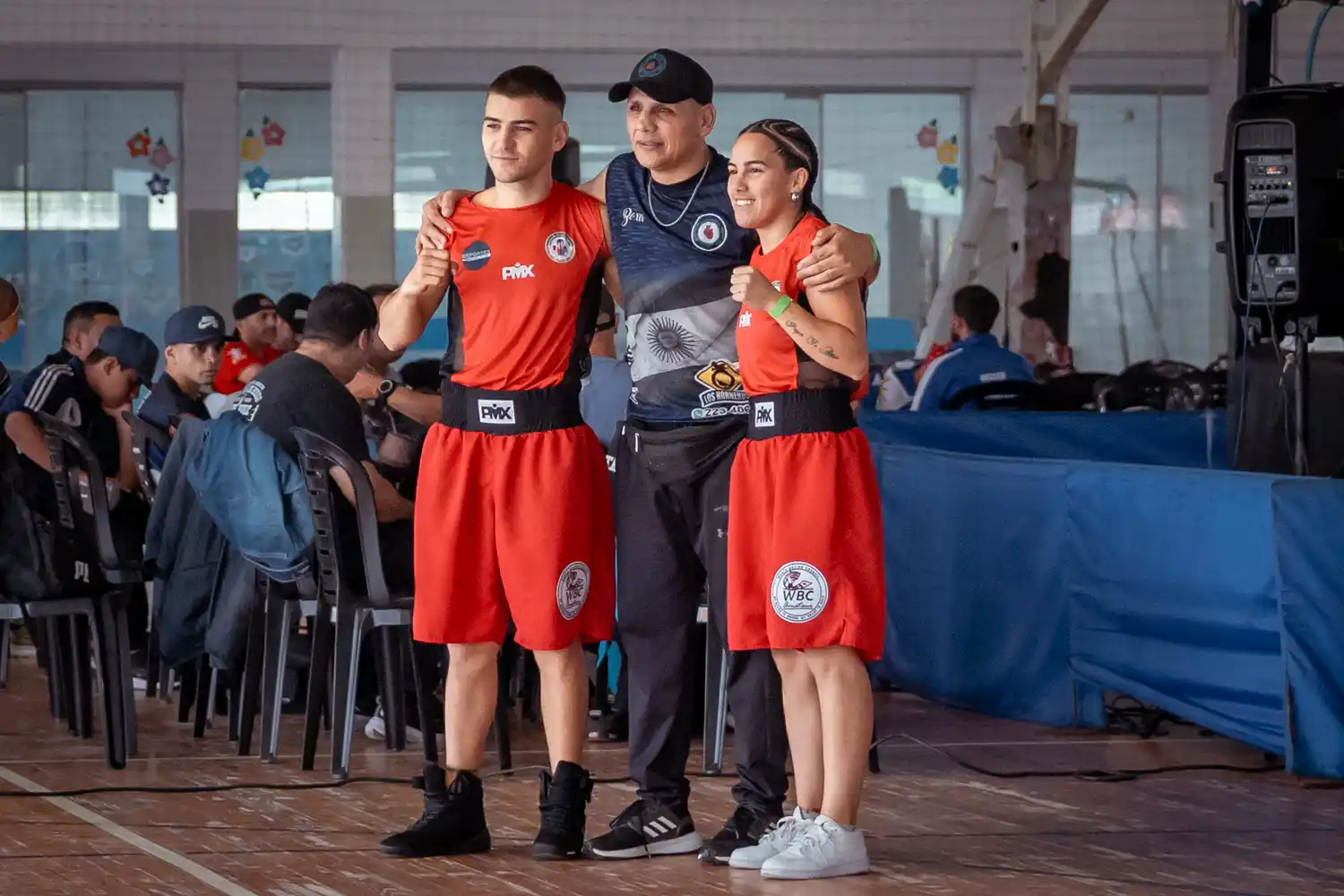 Nazareno Ruiz junto a sus pupilos.