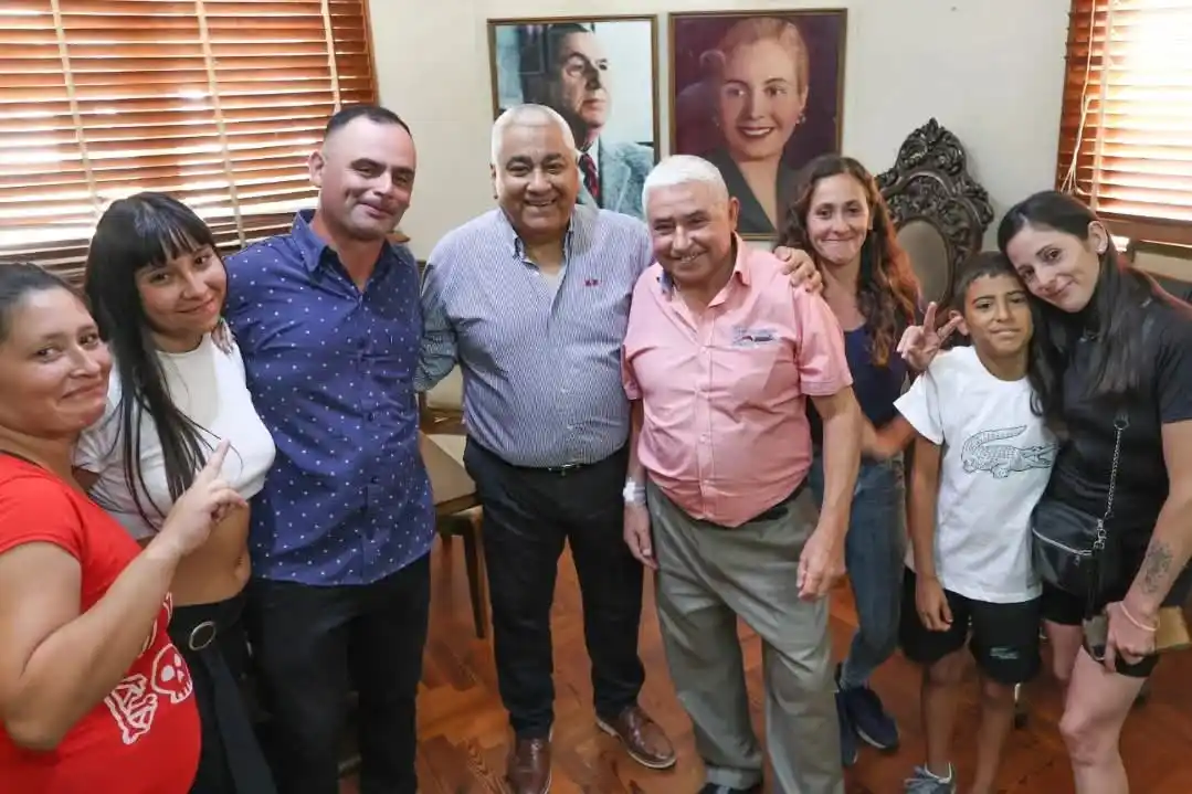 Mario Martínez vivió un momento emotivo junto a sus familiares en el agasajo del intendente municipal.