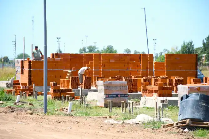 Avanza en Chascomús la construcción de 96 viviendas como respuesta a la crisis habitacional