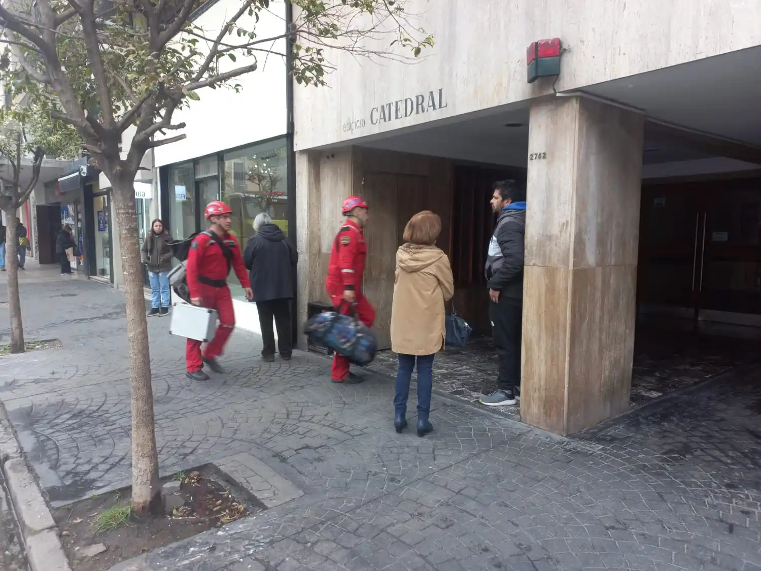 La señora se encontraba en el piso 9 del edificio.