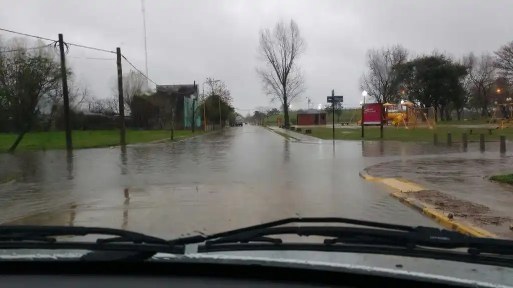 Por las lluvias, se inundó la Costanera del Tiempo