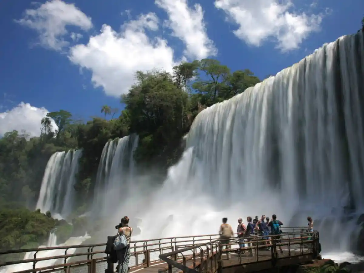 Un millón de turistas se moviliza por los diferentes destinos del país