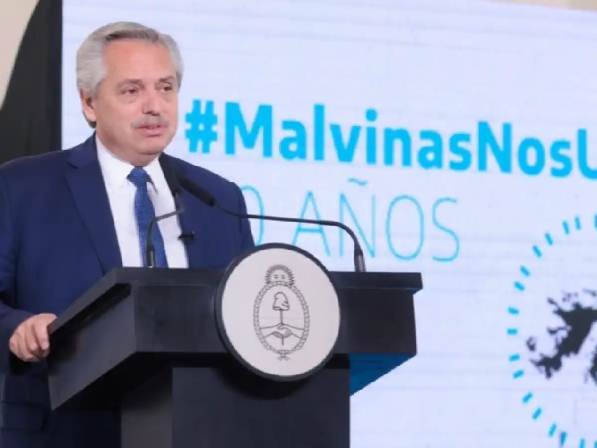 Alberto Fernández: "Los que comandaron la guerra fueron genocidas, pero los que murieron en Malvinas fueron héroes"