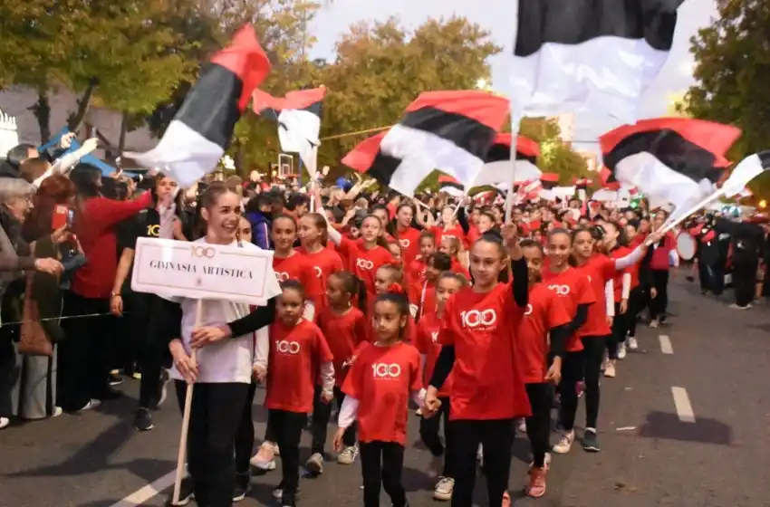 Inolvidable noche para la familia quilmeña en el festejo de sus 100 años