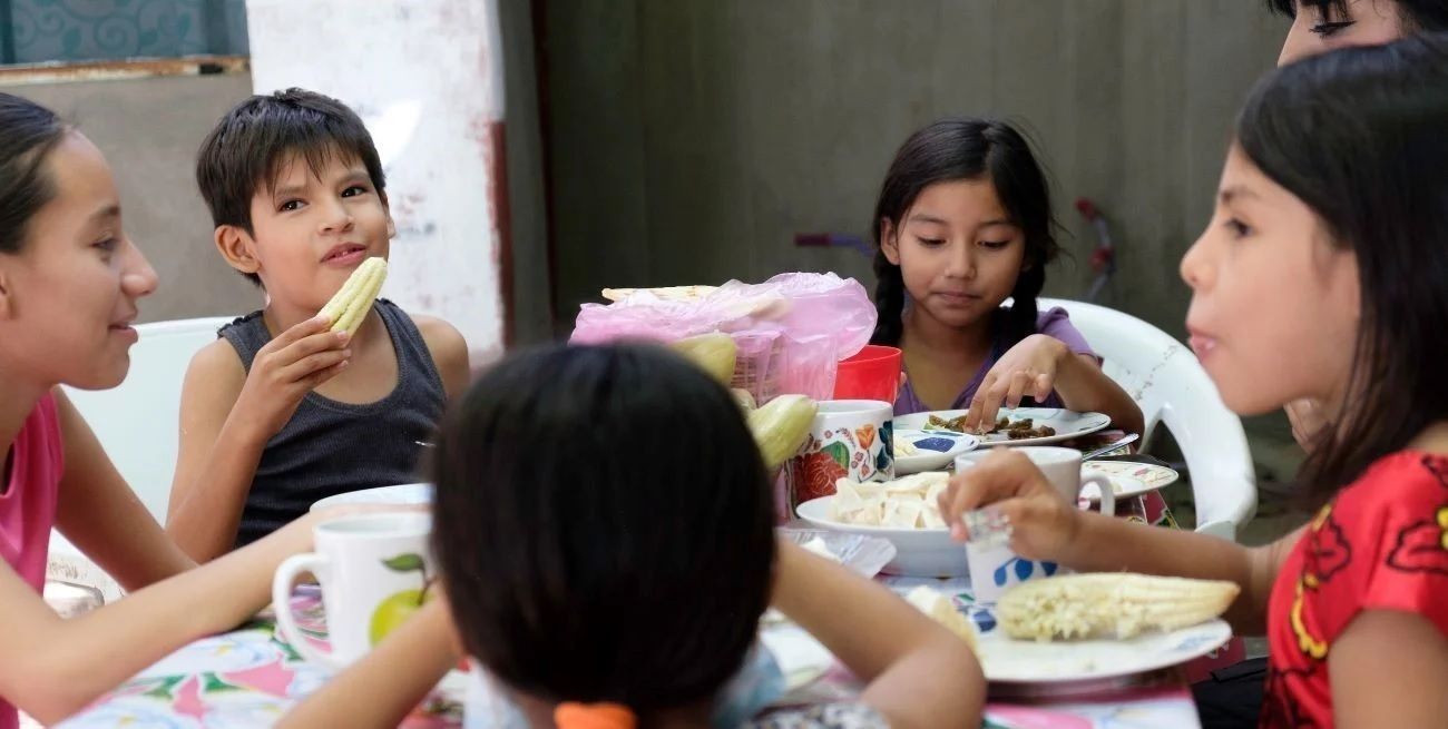 De acuerdo con lo publicado por Unicef, en nueve de cada diez familias los ingresos no alcanzan para comprar la misma cantidad de productos básicos que en 2023. Foto: Archivo