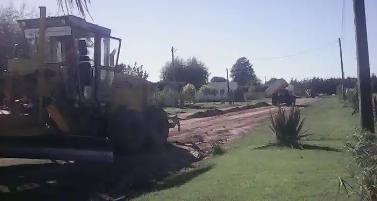 Reparan calles de Pueblo Doyle