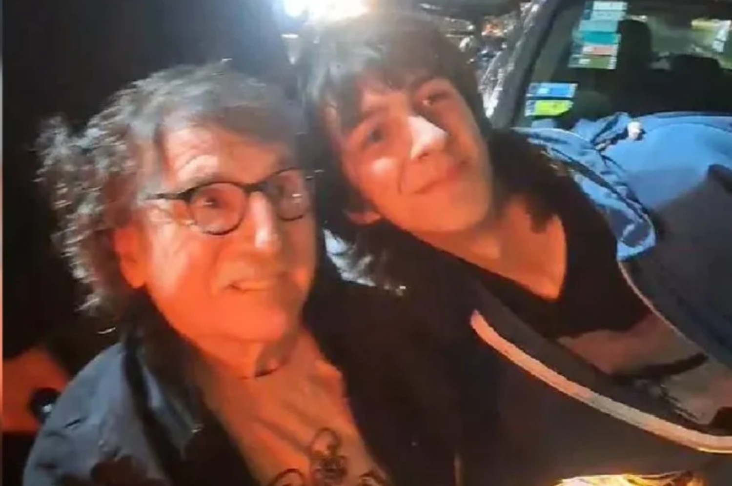 Charly García junto a un fan