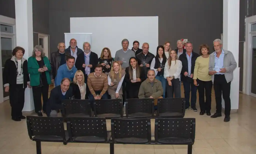 Más reconocimientos con “Las Estrellas de los 100 años”