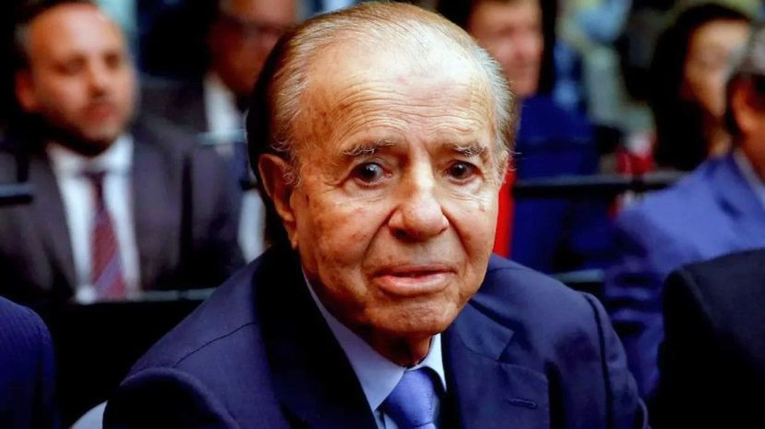 Menem sigue internado en estado delicado en el sanatorio Los Arcos