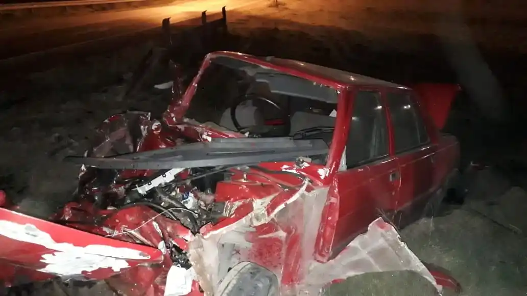 Tren embistió un auto en Pigüé: Dos muertos