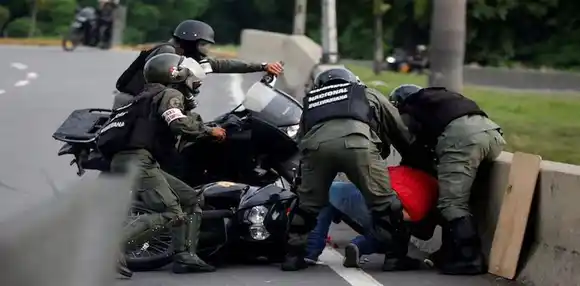 Bachelet llama al régimen a detener el uso de la justicia militar para juzgar civiles e investigar denuncias de torturas