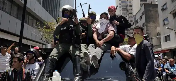 Miles de venezolanos salen a las calles en apoyo a Juan Guaidó
