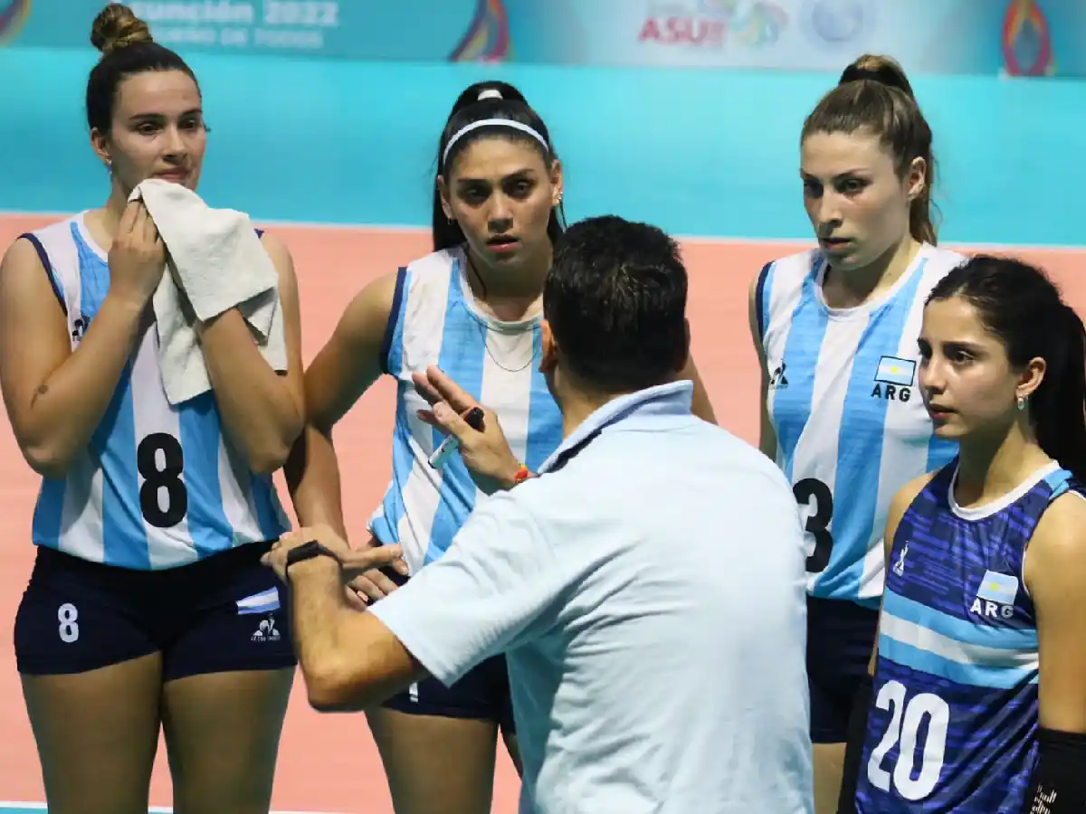 Las Panteras, con González, perdieron la final con Perú